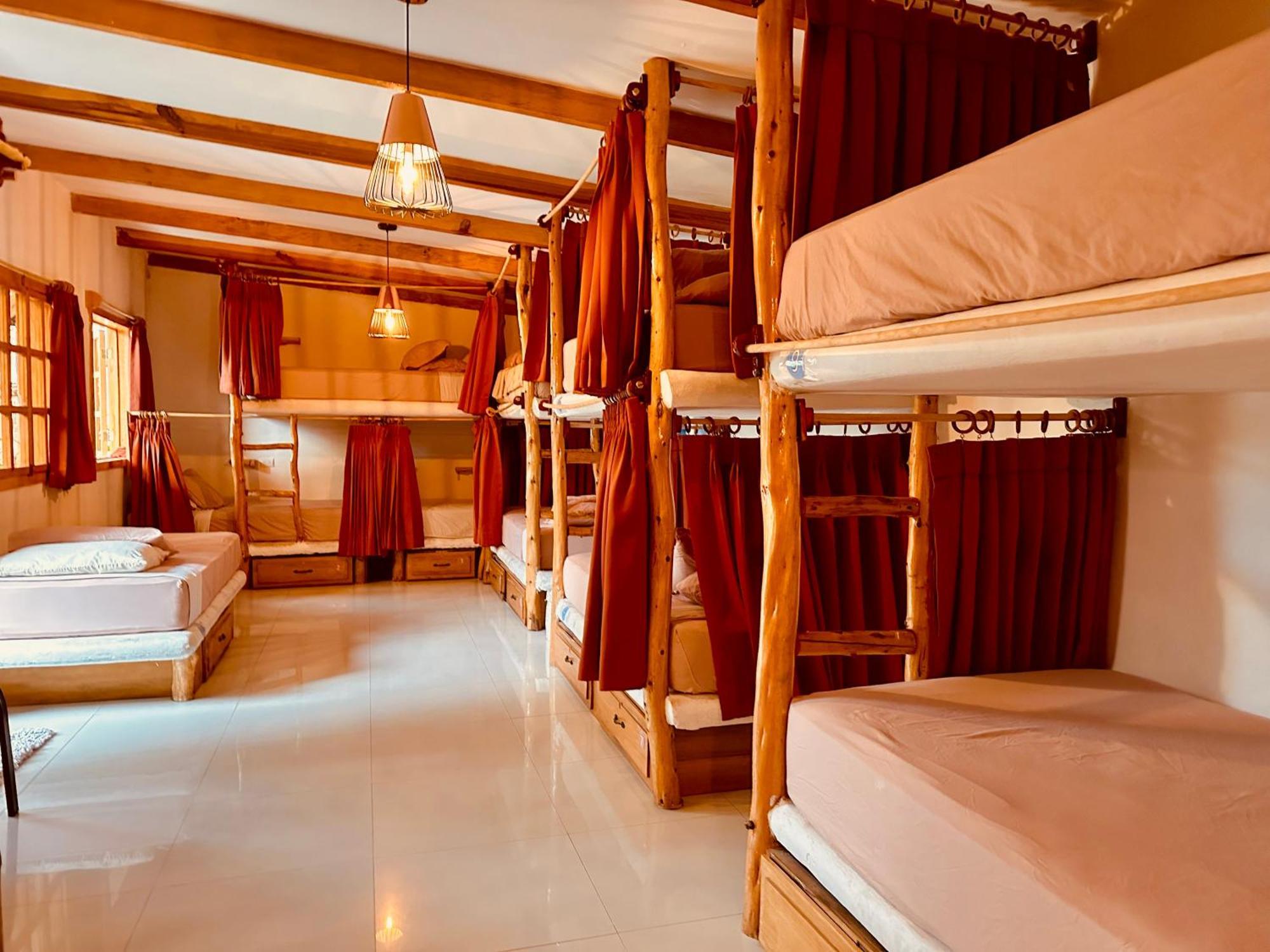Single Bed Mixed Dormitory Room
